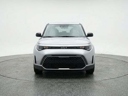 Used 2025 Kia Soul LX w/ LX Technology Package image 2