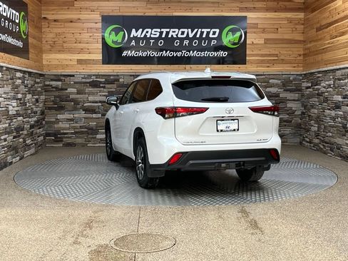 Used 2023 Toyota Highlander XLE AWD/4WD image 10