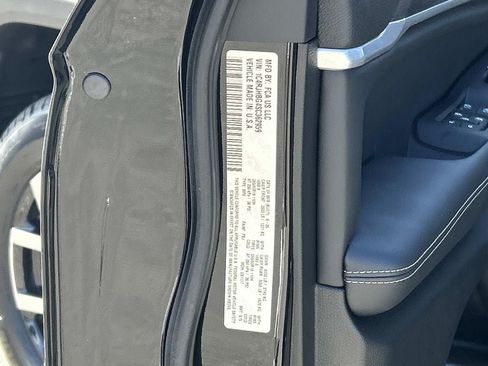 Certified 2025 Jeep Grand Cherokee Limited AWD/4WD image 10