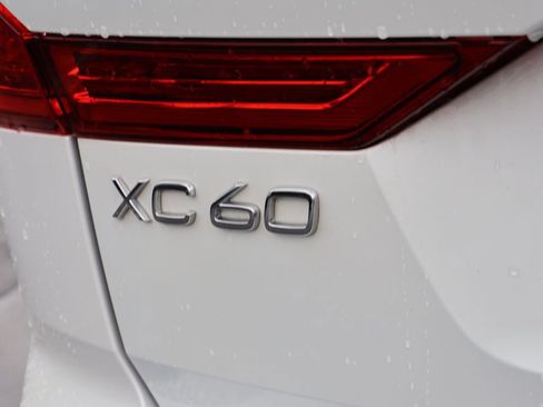 Used 2021 Volvo XC60 T6 Momentum w/ Advanced Package AWD/4WD image 8