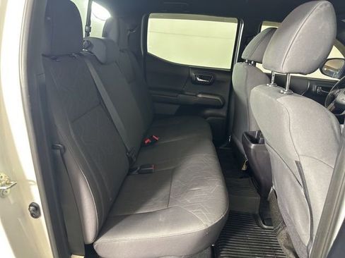 Used 2016 Toyota Tacoma TRD Sport image 16