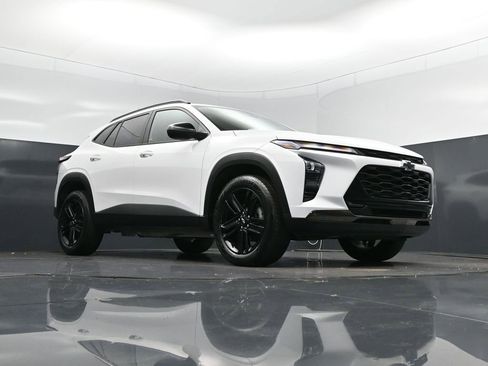 Used 2024 Chevrolet Trax ACTIV w/ Driver Confidence Package image 44