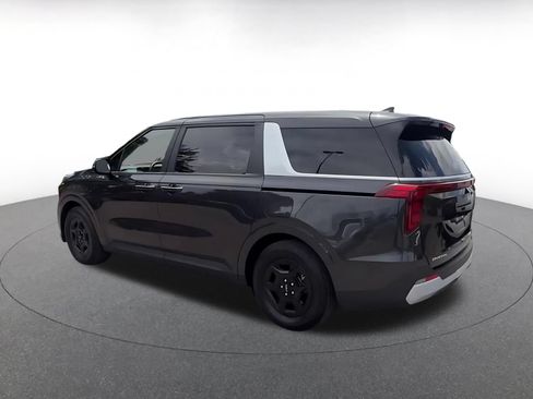 Used 2026 Kia Carnival FWD image 8