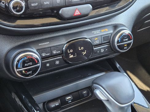 Certified 2025 Kia Soul EX image 20