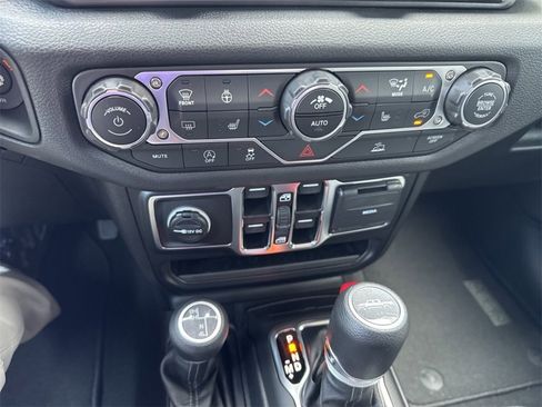 New 2025 Jeep Gladiator Sport image 18