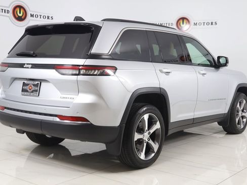 Used 2024 Jeep Grand Cherokee Limited w/ Luxury Tech Group II image 3