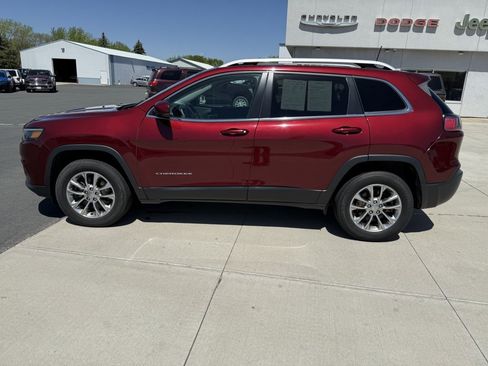 Used 2019 Jeep Cherokee Latitude Plus w/ Cold Weather Group AWD/4WD image 5