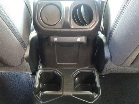 Used 2022 Jeep Wrangler Unlimited Sport AWD/4WD image 16