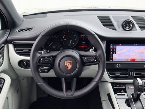 Certified 2026 Porsche Macan AWD/4WD image 15