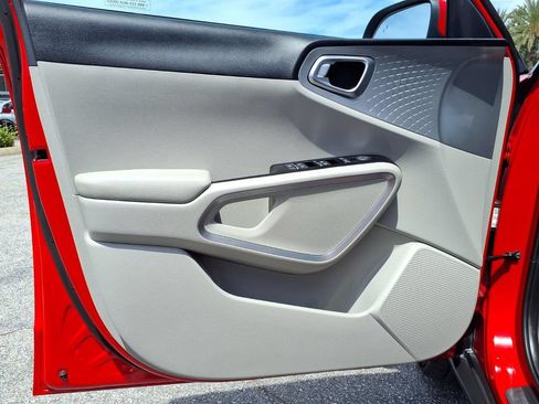 Certified 2025 Kia Soul LX w/ LX Technology Package FWD image 20