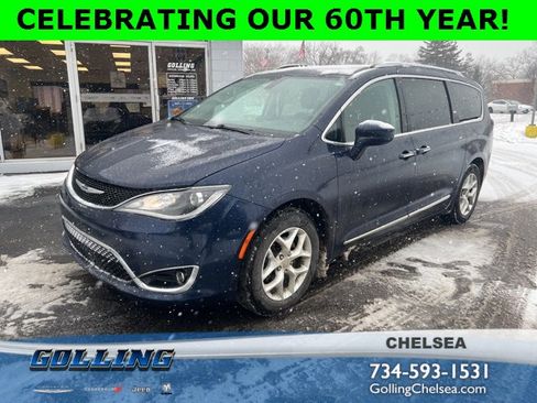 Used 2018 Chrysler Pacifica Touring-L w/ Tire & Wheel Group image 1