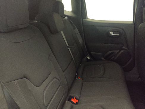 Used 2021 Jeep Renegade Latitude w/ Convenience Group AWD/4WD image 19