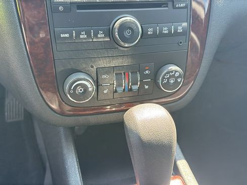 Used 2011 Chevrolet Impala LT w/ Luxury Edition Package FWD image 20