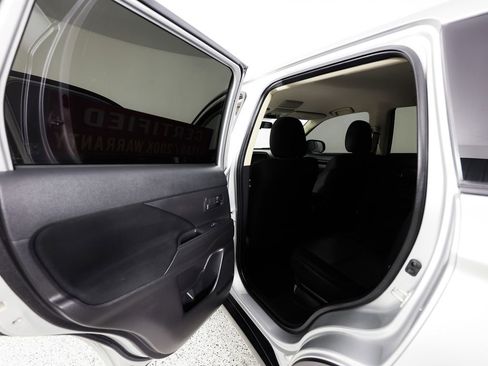 Used 2020 Mitsubishi Outlander ES image 15