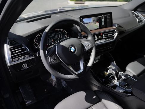 Used 2025 BMW X4 xDrive30i w/ Premium Package AWD/4WD image 9