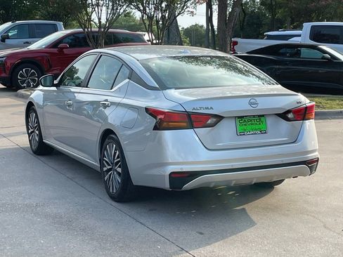 Used 2024 Nissan Altima 2.5 SV FWD image 4