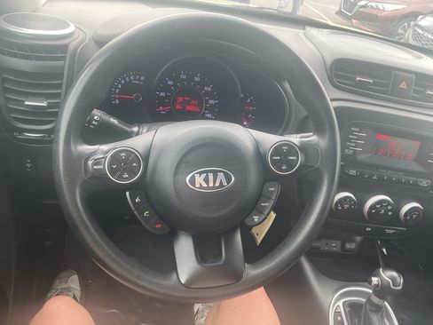 Used 2015 Kia Soul FWD image 14