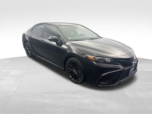 Used 2022 Toyota Camry SE image 11