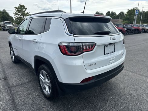 Used 2024 Jeep Compass Latitude w/ Sun and Sound Group AWD/4WD image 4