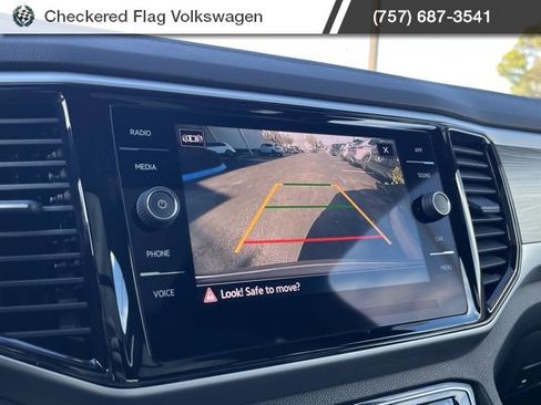 Used 2022 Volkswagen Atlas Cross Sport SE w/ Panoramic Sunroof Package image 40