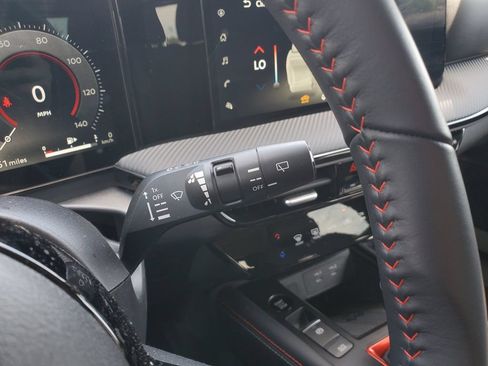 Used 2025 Nissan Kicks SR AWD/4WD image 22