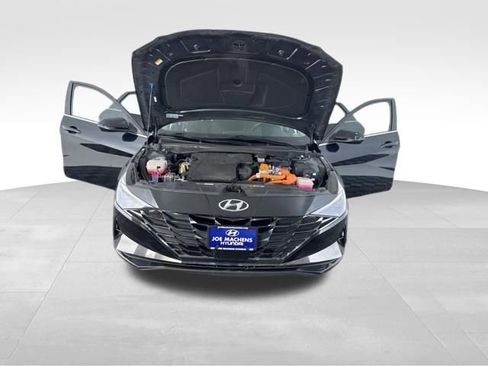Used 2022 Hyundai Elantra Limited w/ Cargo Package image 14