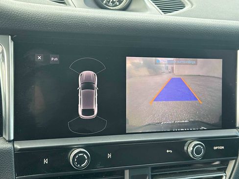 Certified 2022 Porsche Macan image 20