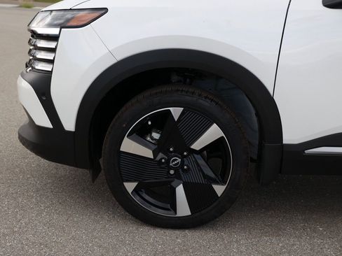 New 2026 Nissan Kicks SR image 11