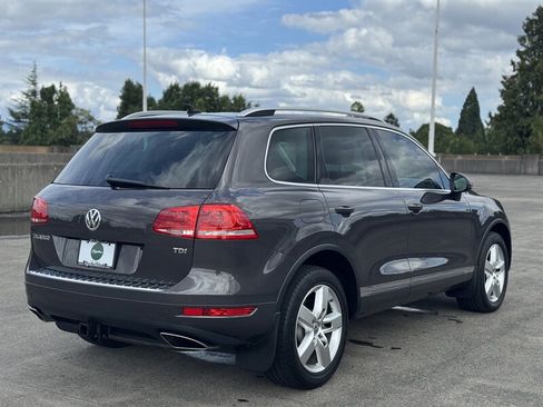 Used 2012 Volkswagen Touareg TDI image 5