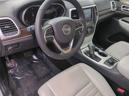 Used 2018 Jeep Grand Cherokee Limited AWD/4WD image 9