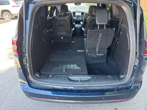 Used 2025 Chrysler Pacifica Limited FWD image 49