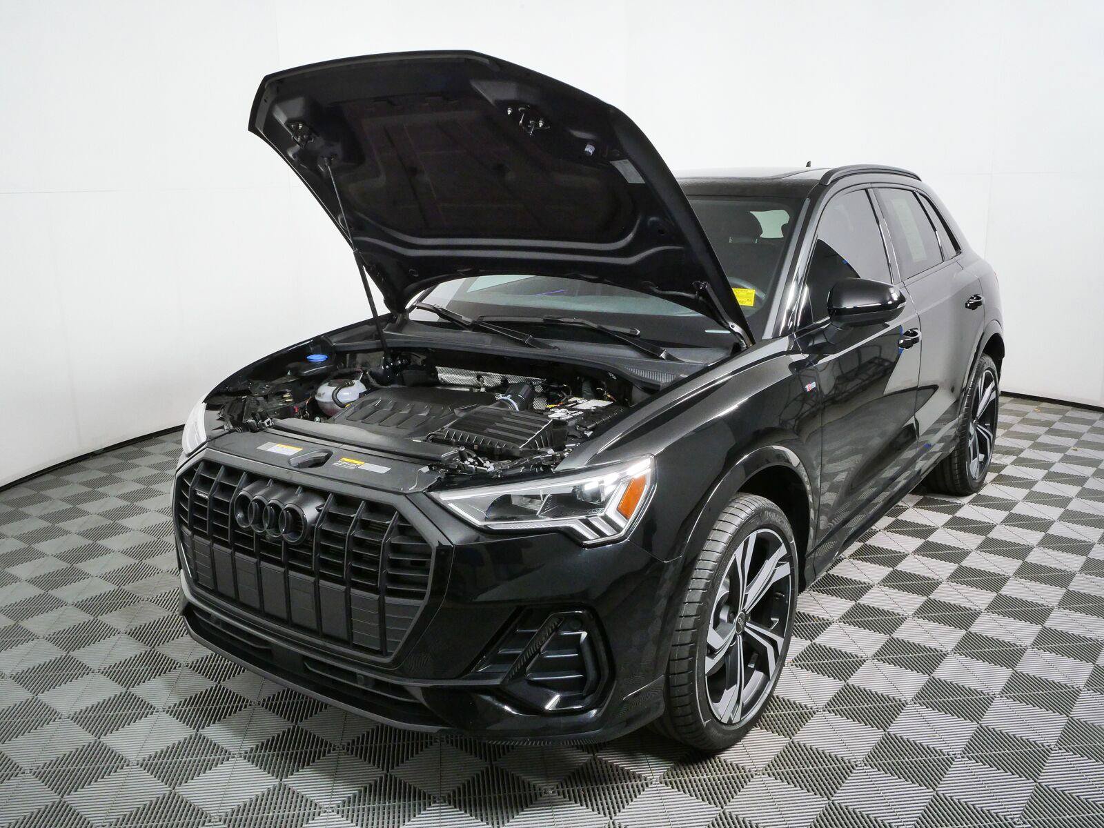 Used 2024 Audi Q3 2.0T Premium Plus AWD/4WD image 32