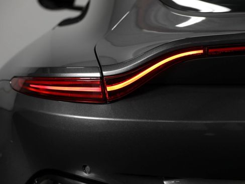 Used 2019 Aston Martin V8 Vantage Coupe RWD image 20