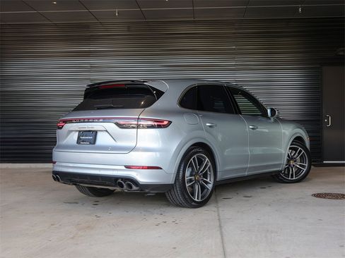 Certified 2022 Porsche Cayenne Turbo image 7