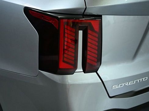 Used 2025 Kia Sorento SX Prestige image 16