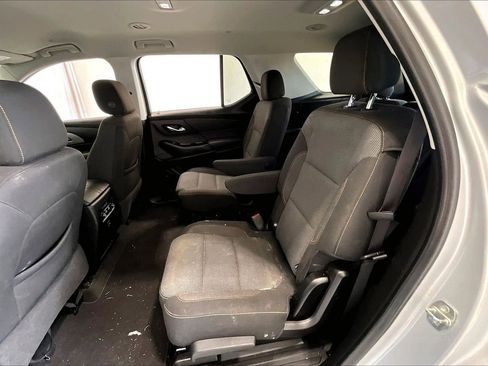 Used 2021 Chevrolet Traverse LT FWD image 24