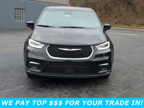 Certified 2025 Chrysler Pacifica Select image 2