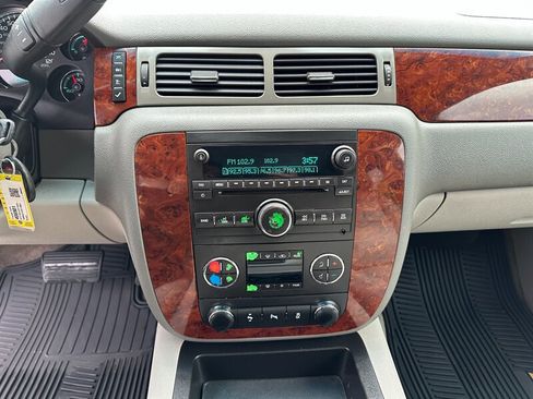 Used 2012 Chevrolet Suburban LT w/ Luxury Package image 19