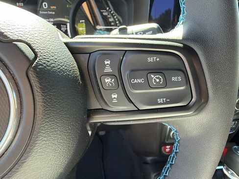 Used 2025 Jeep Wrangler Unlimited Rubicon 4xe w/ Convenience Group AWD/4WD image 28