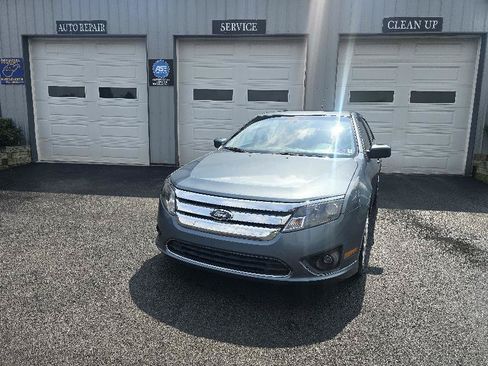 Used 2011 Ford Fusion SE w/ 202A Rapid Spec Order Code FWD image 2