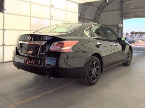 Used 2014 Nissan Altima 2.5 S FWD image 2