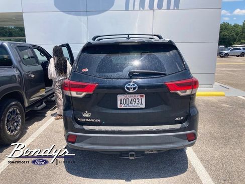 Used 2017 Toyota Highlander XLE FWD image 4