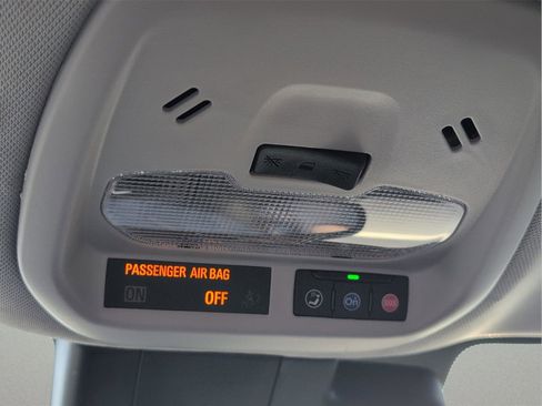 Used 2025 Chevrolet Trax LT w/ Driver Confidence Package image 17