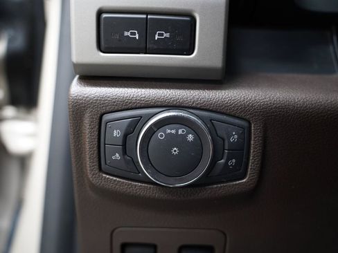 Used 2018 Ford F150 King Ranch w/ Equipment Group 601A Luxury AWD/4WD image 22