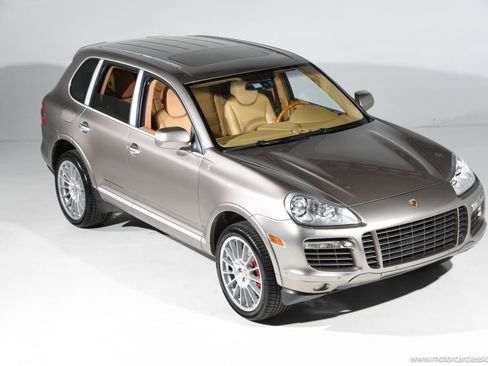Used 2009 Porsche Cayenne Turbo S image 10