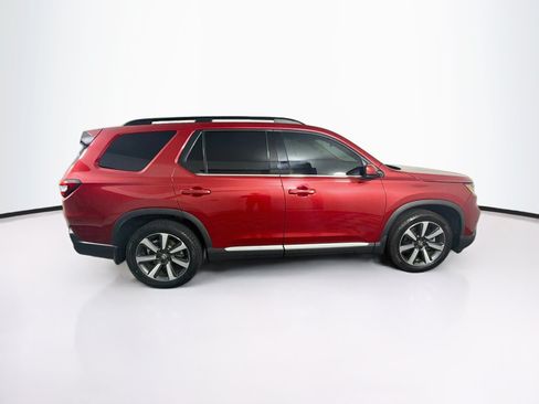 Used 2024 Honda Pilot Touring image 10