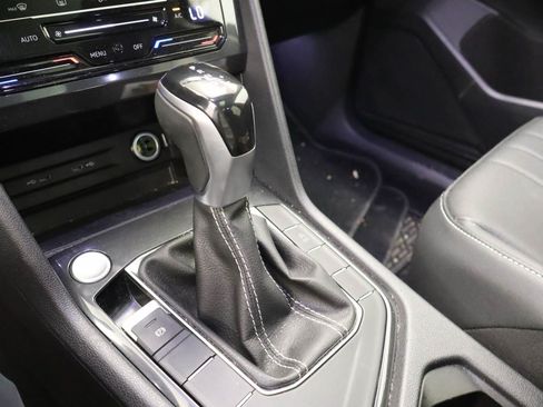 Certified 2023 Volkswagen Tiguan SE w/ Panoramic Sunroof Package FWD image 8