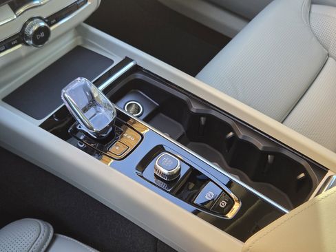 New 2026 Volvo XC60 B5 Ultra w/ Protection Package Premier image 23