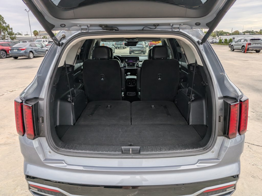 Certified 2023 Kia Sorento EX FWD image 12