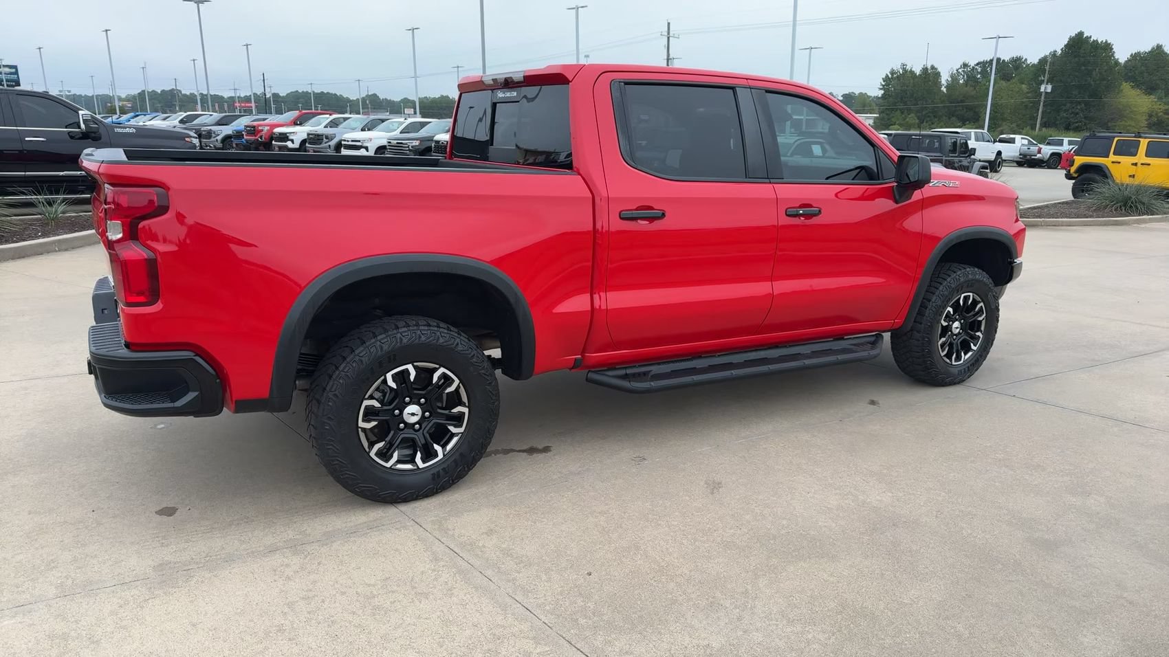 Used 2023 Chevrolet Silverado 1500 ZR2 w/ Technology Package AWD/4WD image 9